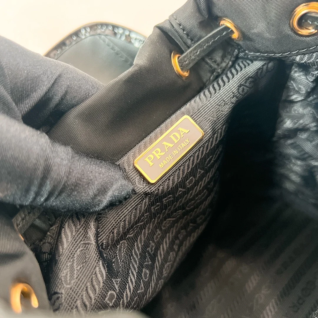 프라다 리나일론 브러쉬드 스몰 레더 백팩