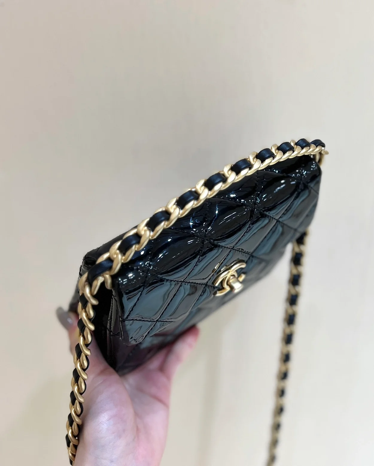 샤넬 미니 탑 핸들 플랩백