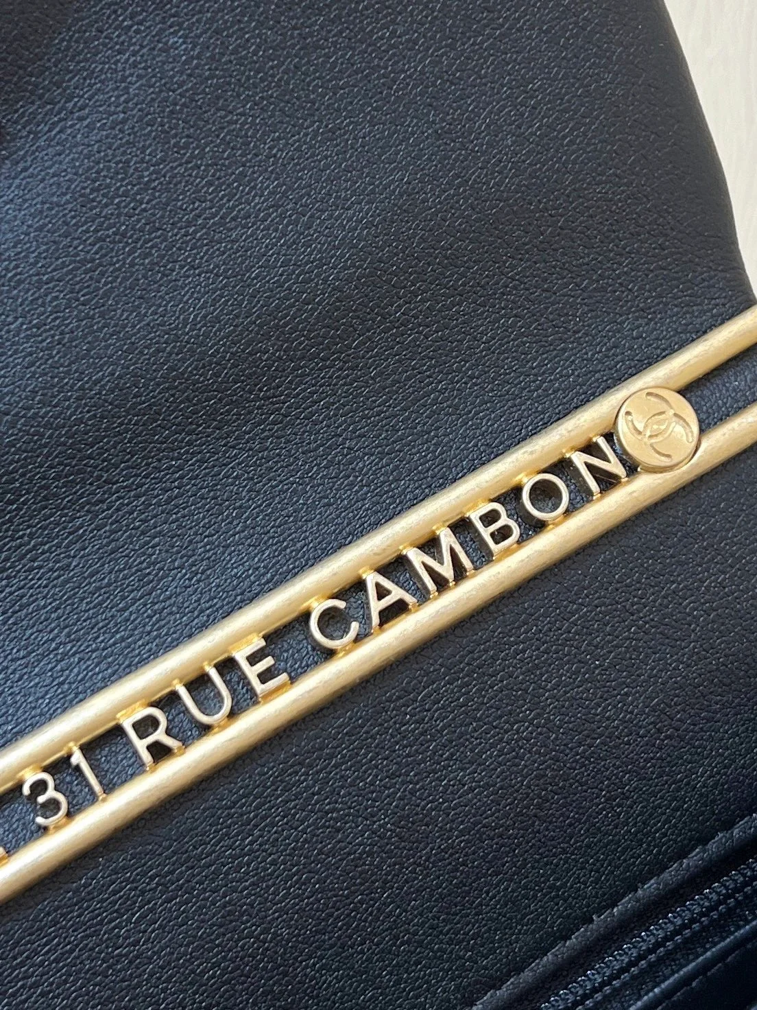 샤넬 미니 탑 핸들 플랩백