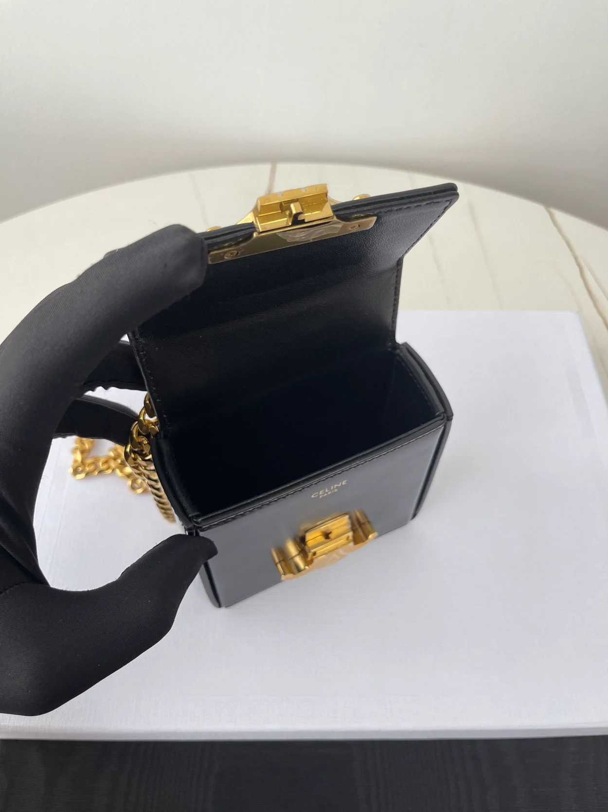 셀린느 트리옹프 미니 박스 백 블랙