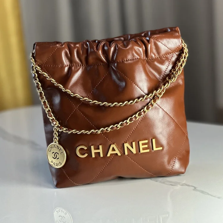 샤넬 22백 미니 카프스킨 다크 브라운