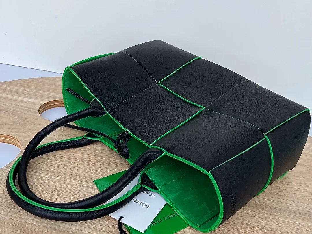 보테가 베네타 스몰 아르코 토트백