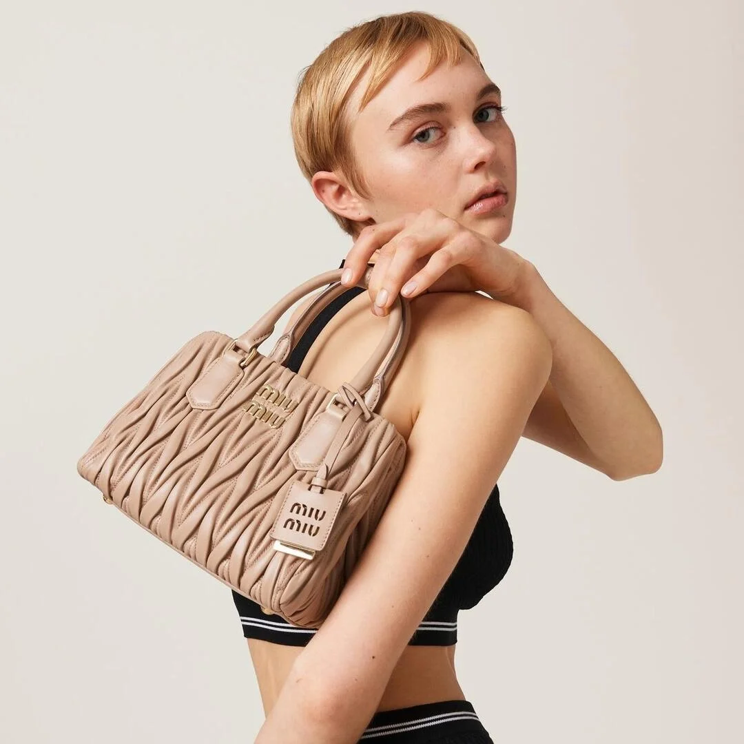 미우미우 마테라쎄 나파 가죽 핸드백 브라운