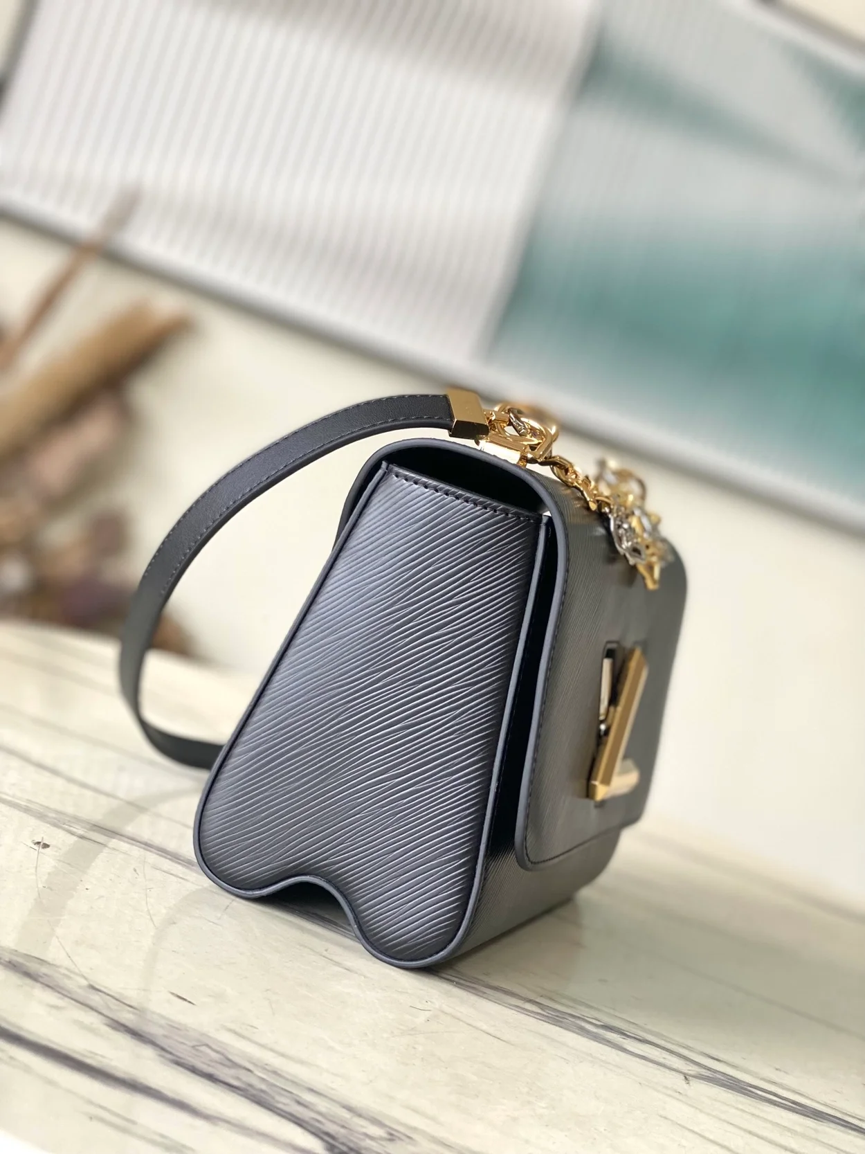 루이비통 트위스트 MM M22774