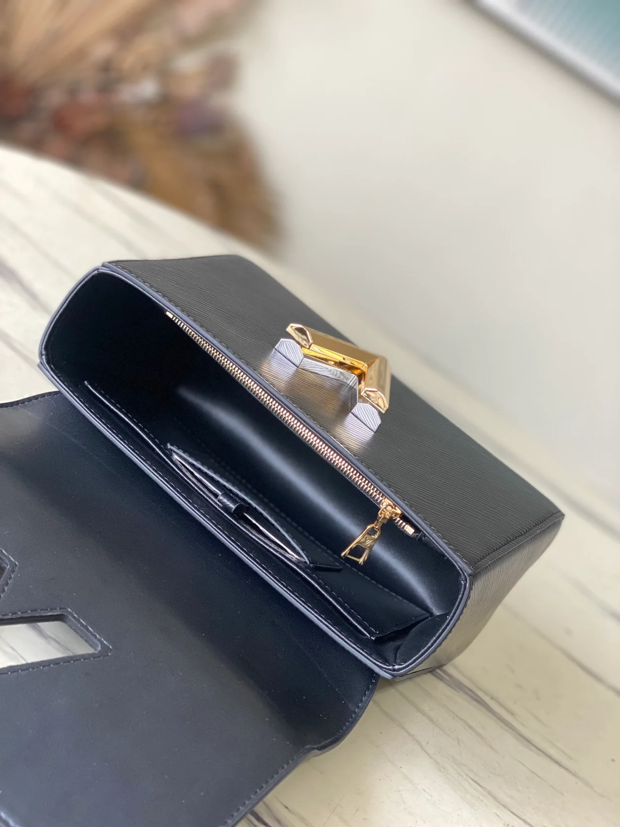 루이비통 트위스트 MM M22774