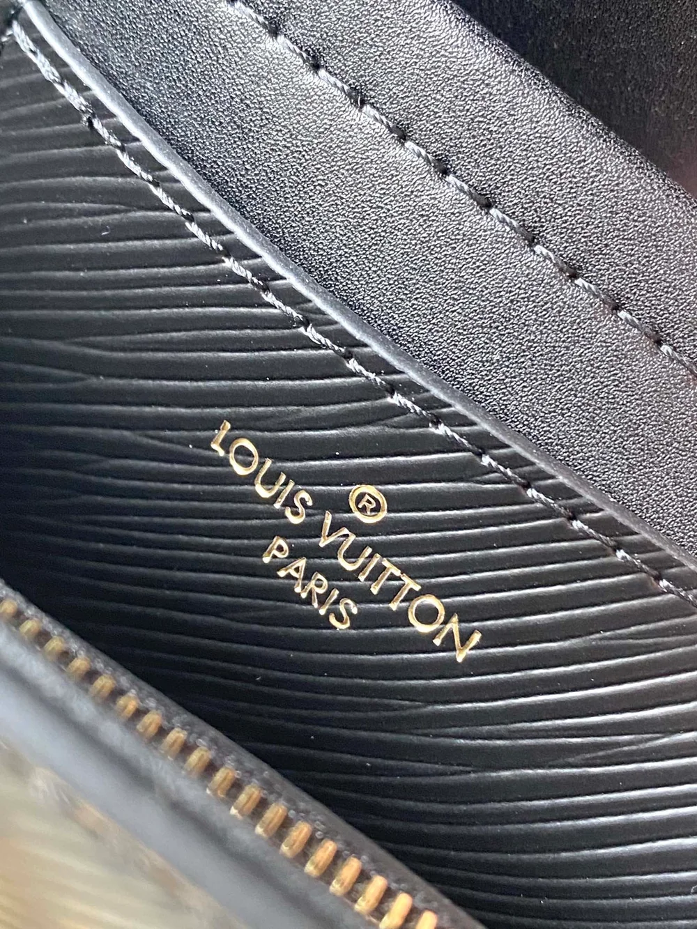 루이비통 트위스트 MM M22774