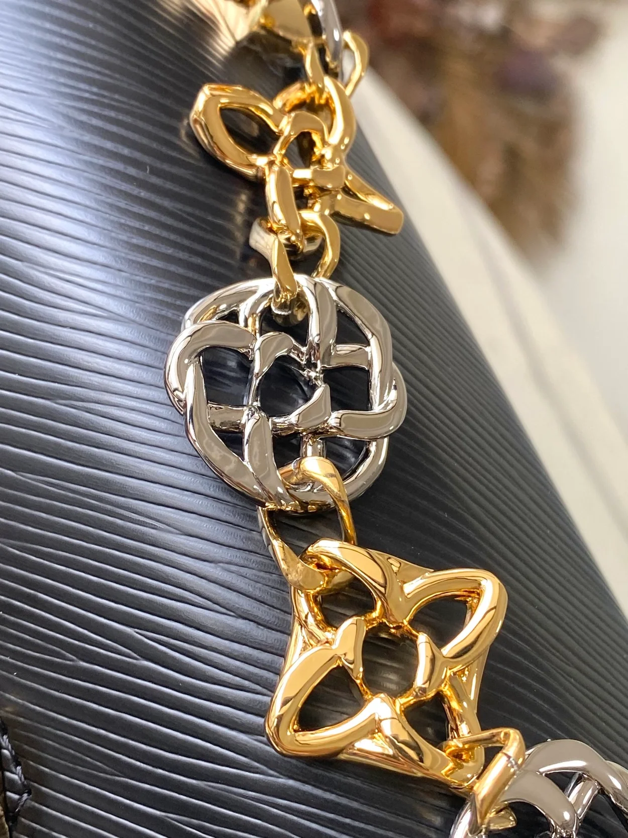 루이비통 트위스트 MM M22774