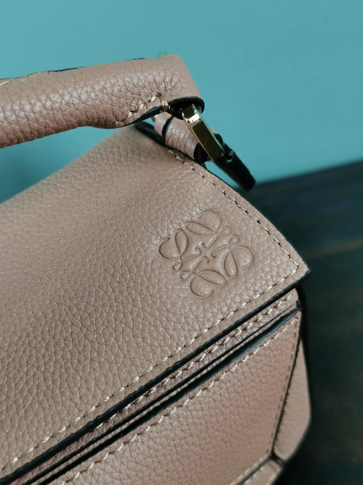 로에베 소프트 그레인 미니 퍼즐 백 다크 핑크