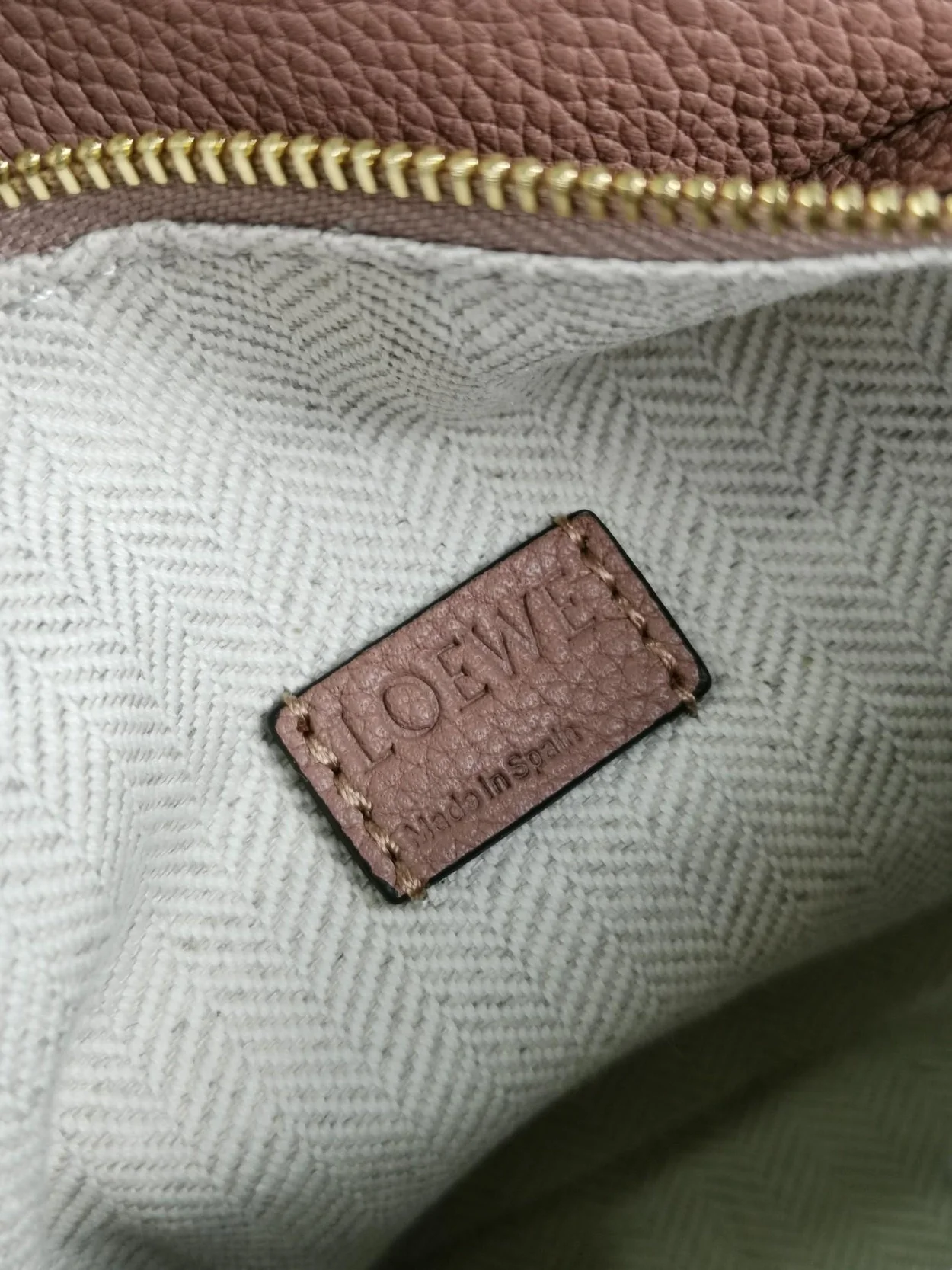 로에베 소프트 그레인 미니 퍼즐 백 다크 핑크