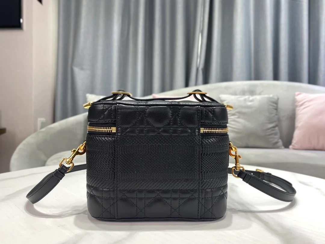 디올 레이디 트래블 베니티 케이스 블랙