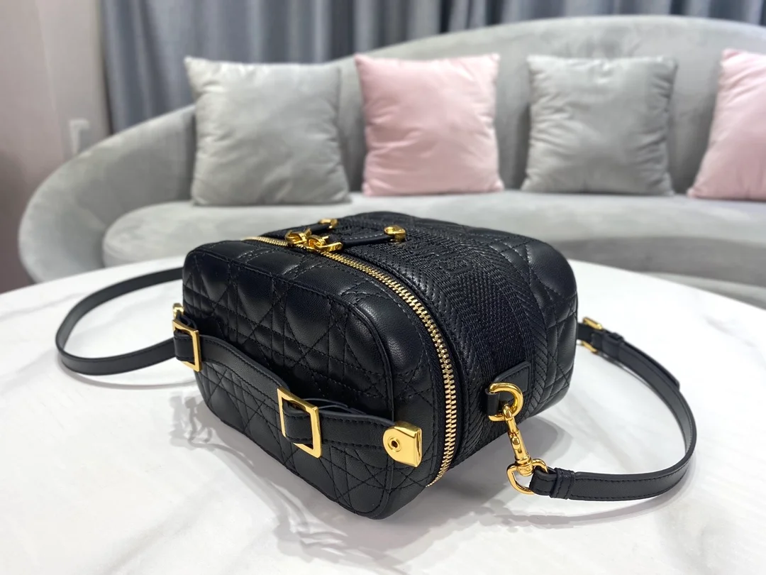 디올 레이디 트래블 베니티 케이스 블랙