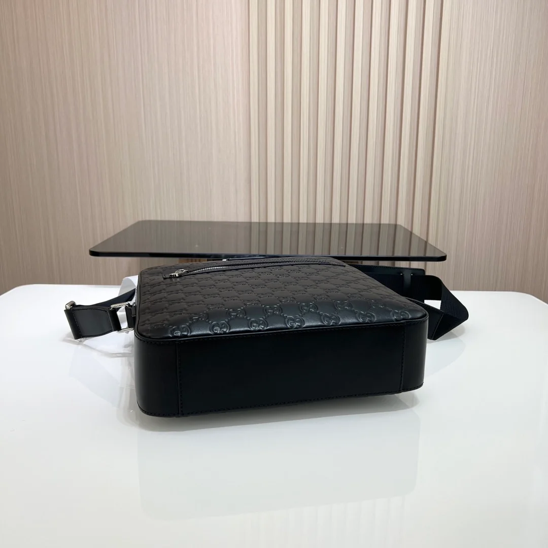 구찌 GG 슈프림 메신저 크로스백