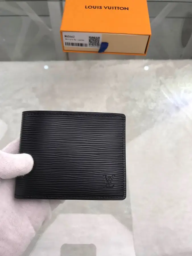 루이비통 멀티플 월릿 M60662
