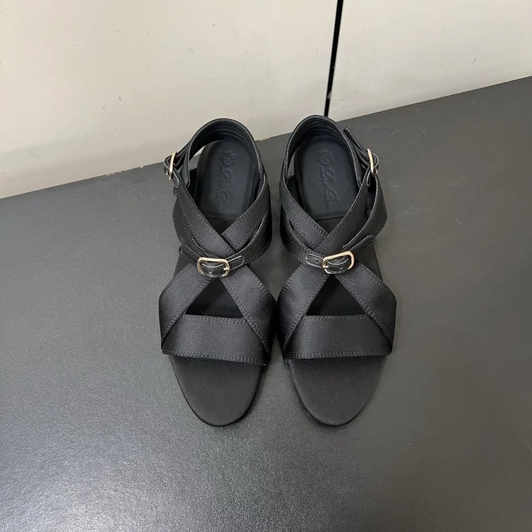 로로피아나 유키 샌들