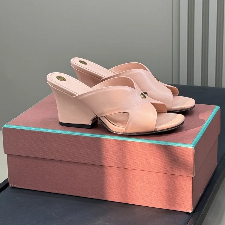 로로피아나 베라 샌들