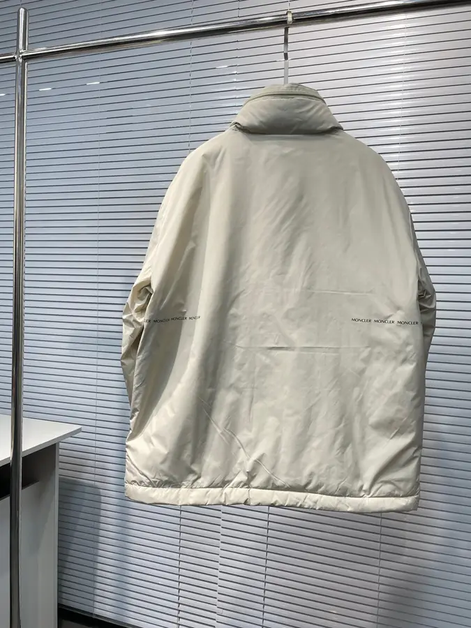 몽클레어 콘토이 쇼트 다운 자켓 화이트