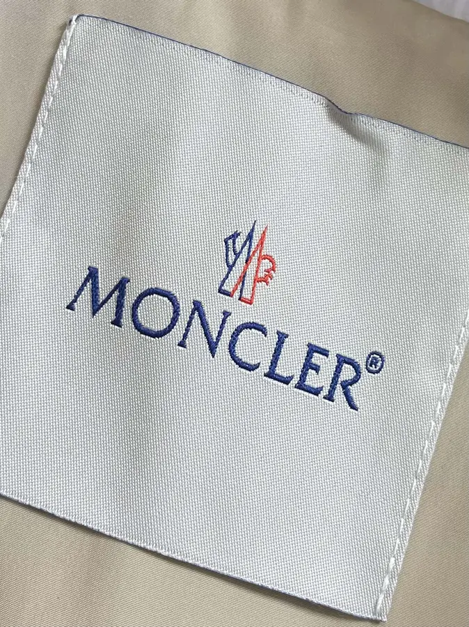 몽클레어 Claut 윈드브레이커