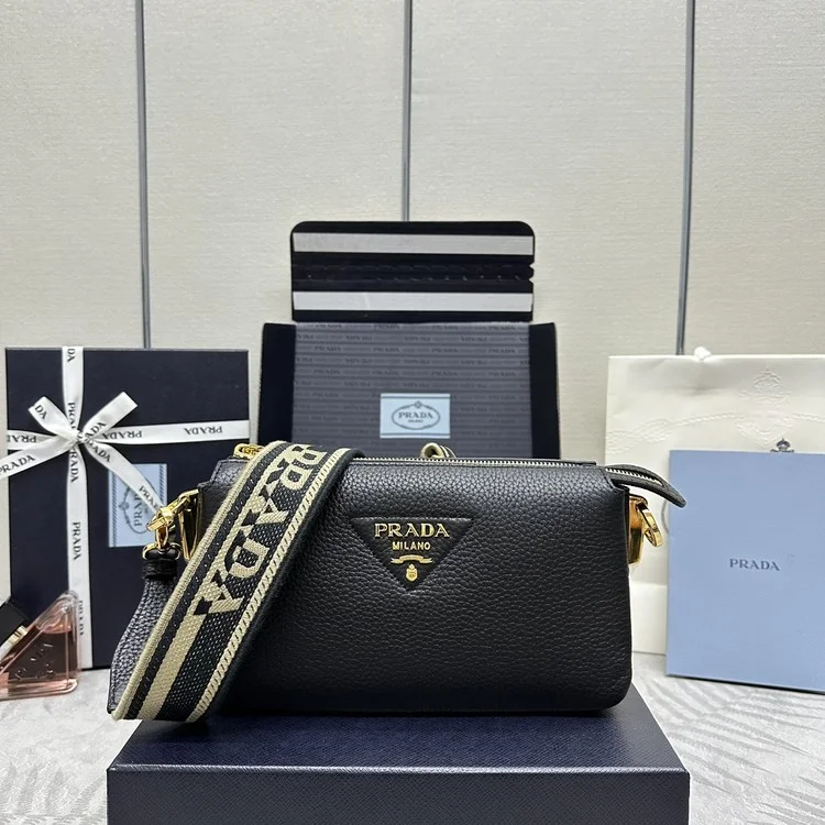 프라다 금장로고 레더 스트랩 숄더 1BH194