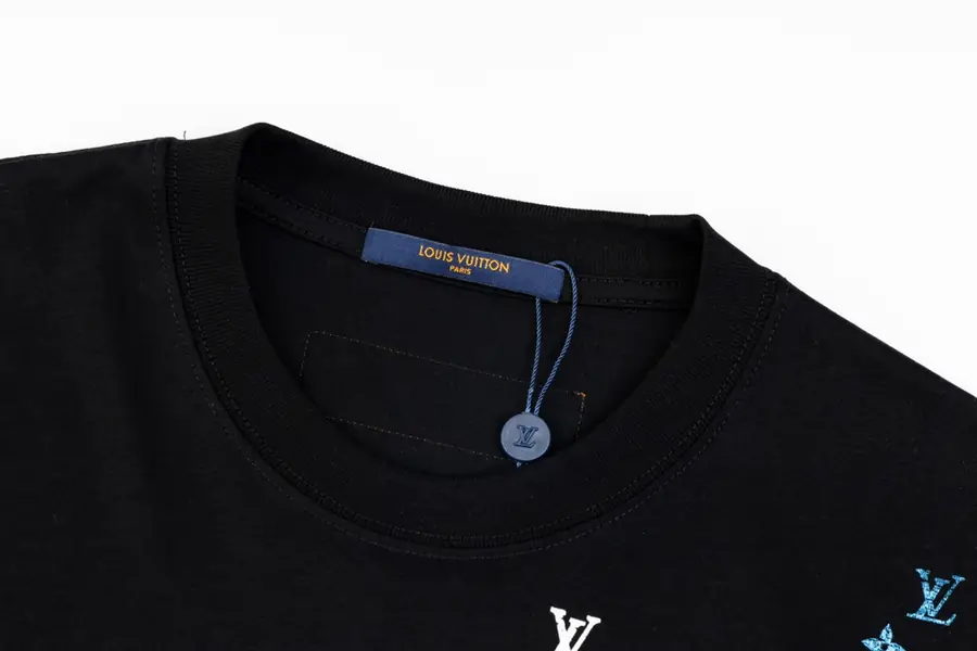 루이비통 플랫 패턴 레이어드 티셔츠 블랙