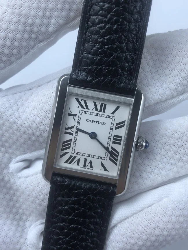 까르띠에 탱크솔로 35mm 카프스킨 블랙