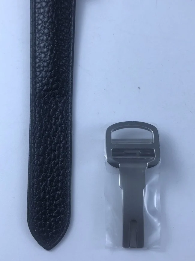 까르띠에 탱크솔로 35mm 카프스킨 블랙