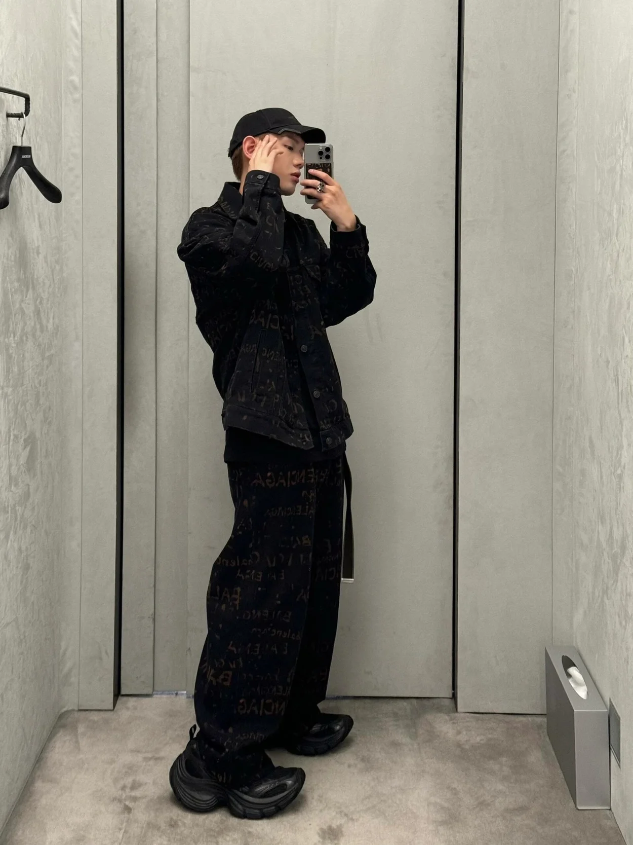 발렌시아가 블리치 올오버 배기팬츠