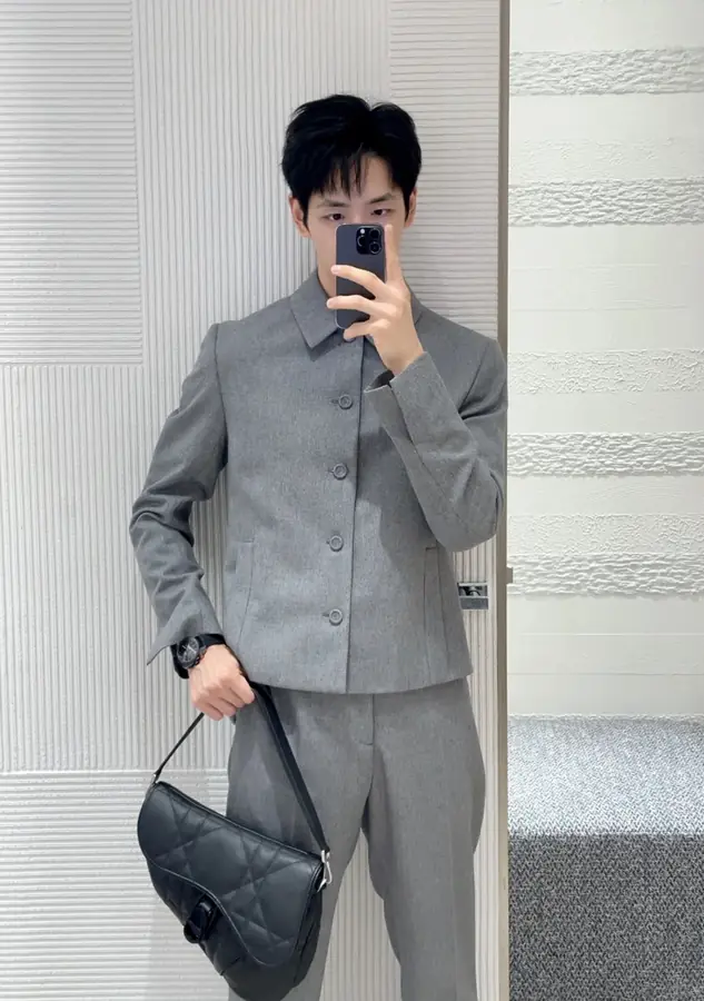 디올 캐시미어 버진 울 펠트 크롭 재킷 그레이
