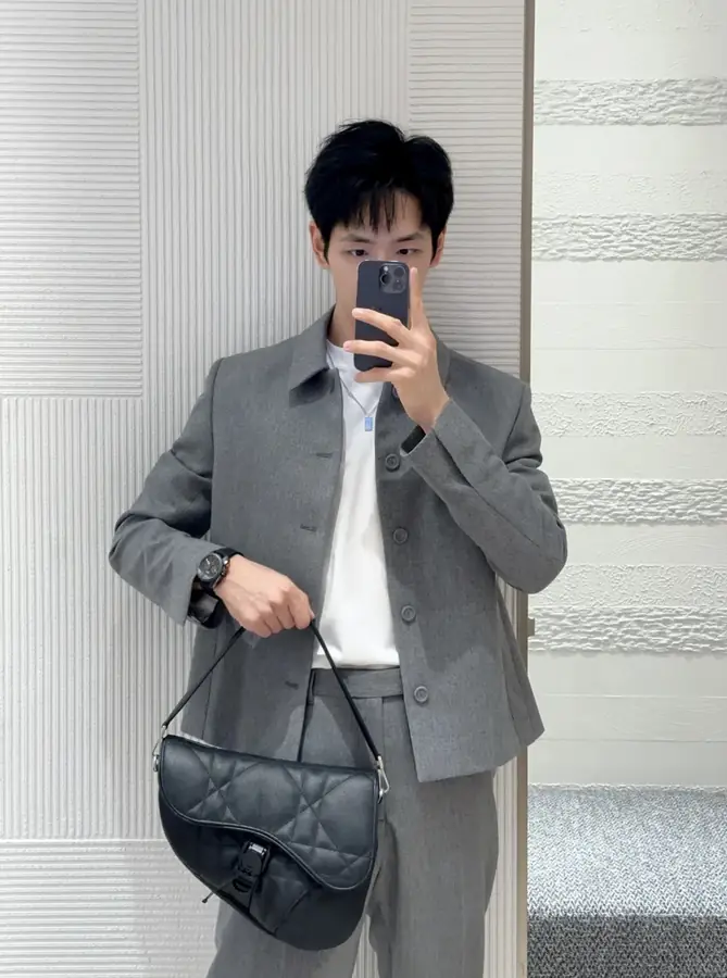 디올 캐시미어 버진 울 펠트 크롭 재킷 그레이