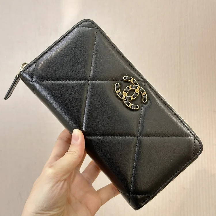 샤넬 19 롱 플랩 램스킨 지퍼 장지갑