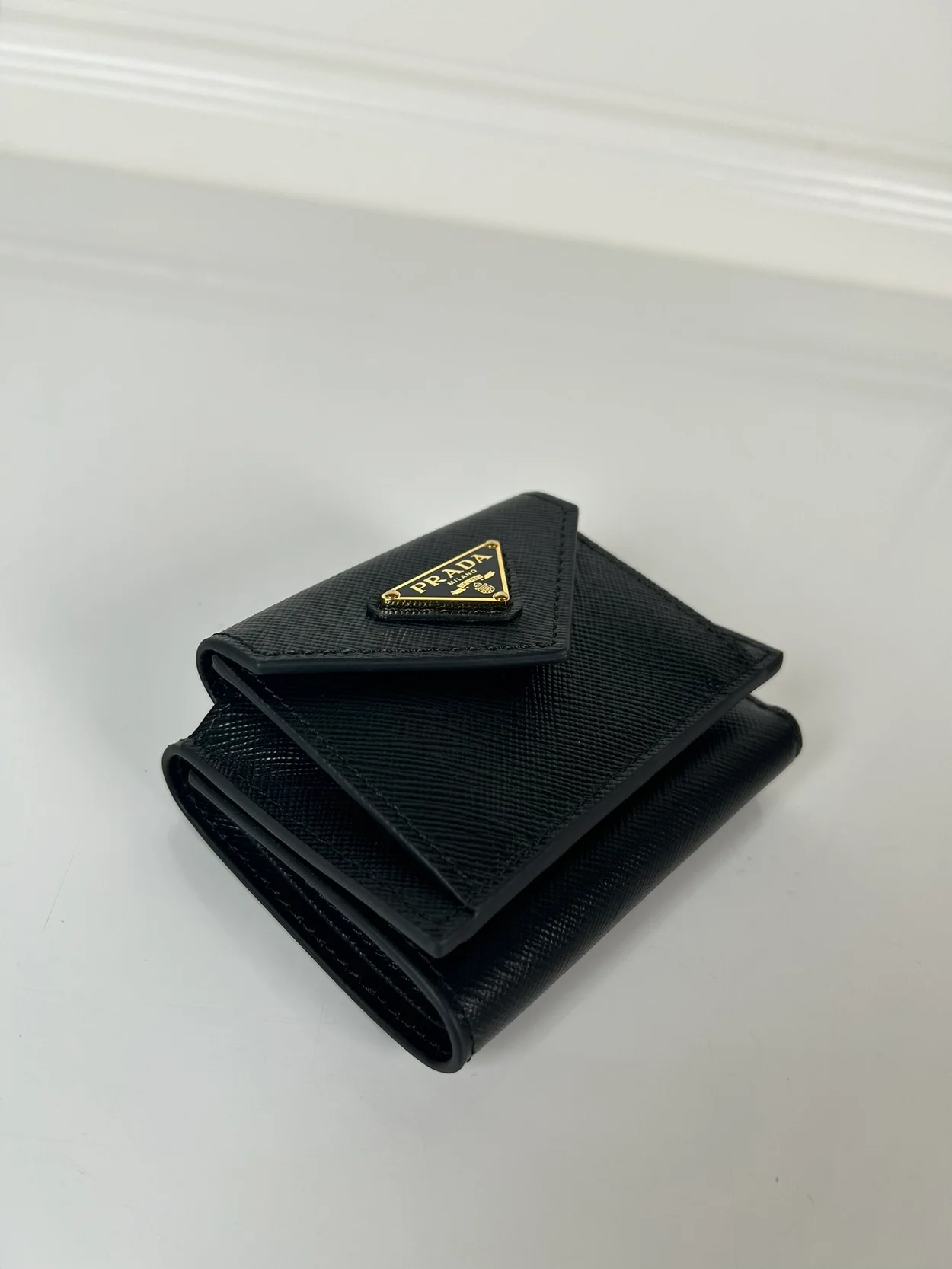 프라다 스몰 사피아노 레더 지갑