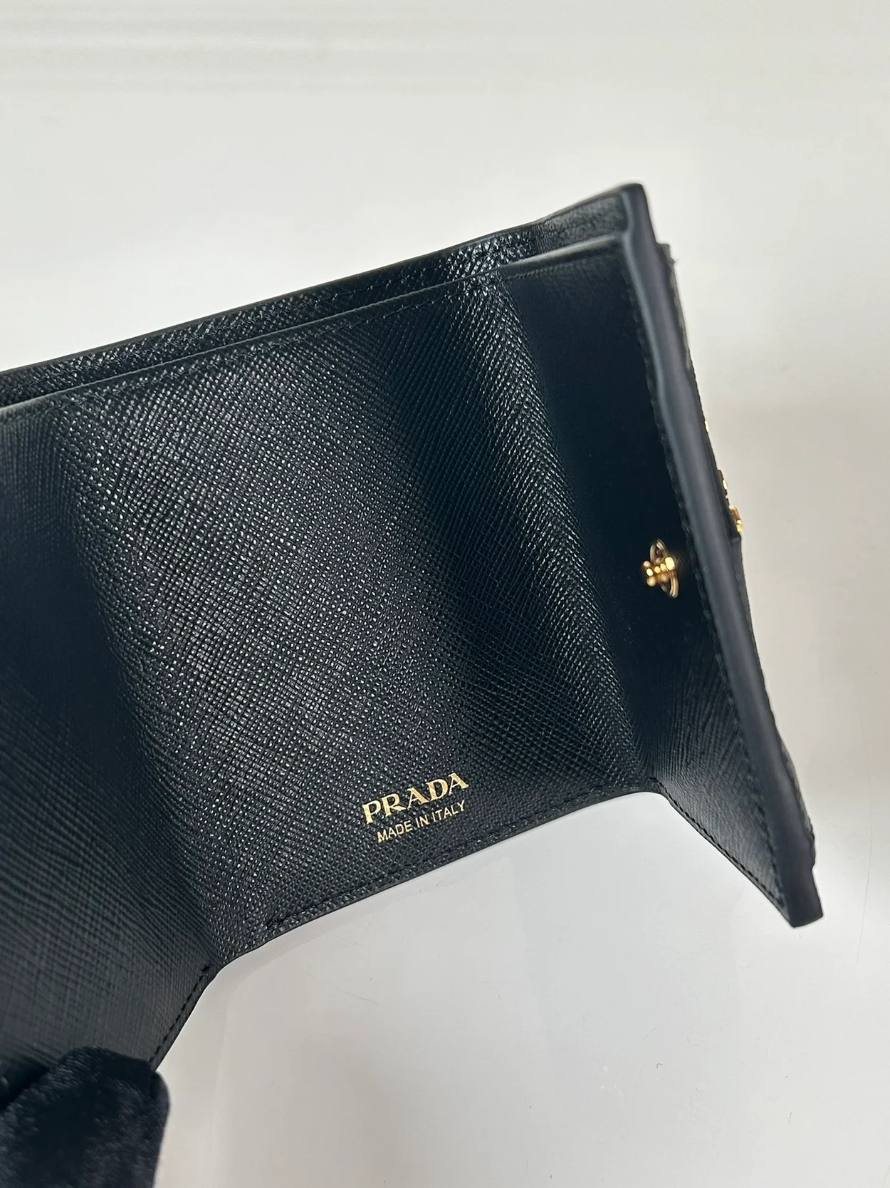 프라다 스몰 사피아노 레더 지갑