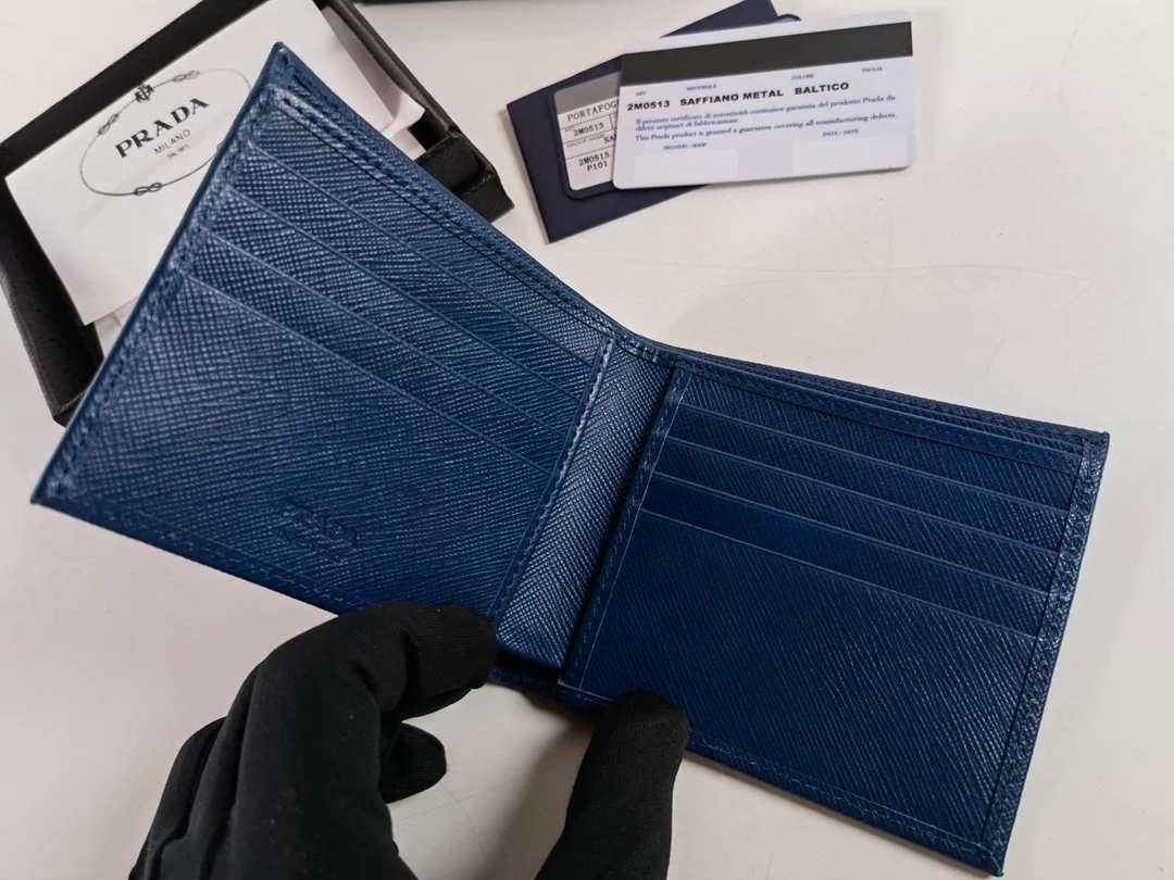 프라다 사피아노 레더 지갑 블루