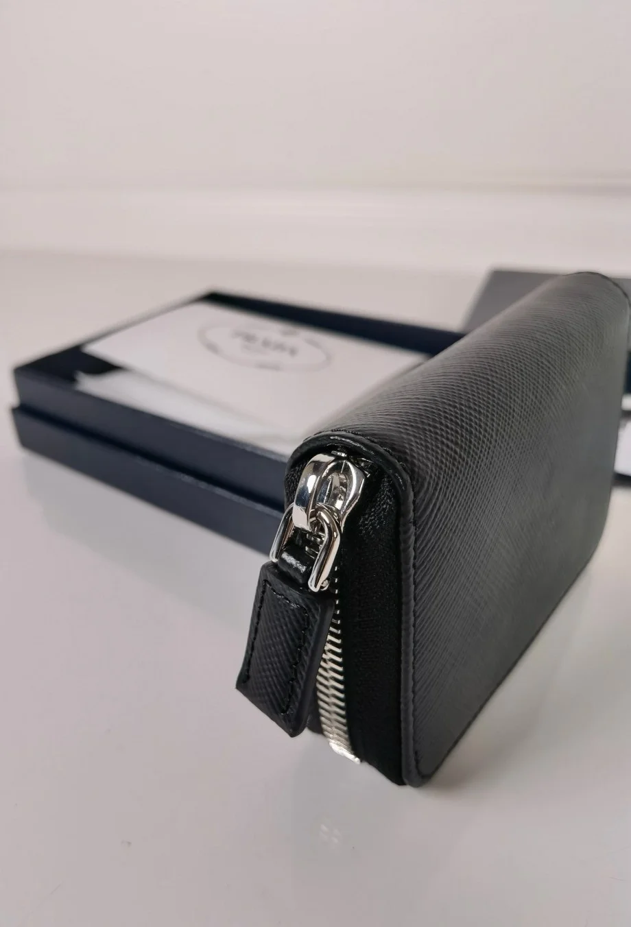 프라다 사피아노 실버 삼각로고 카드지갑