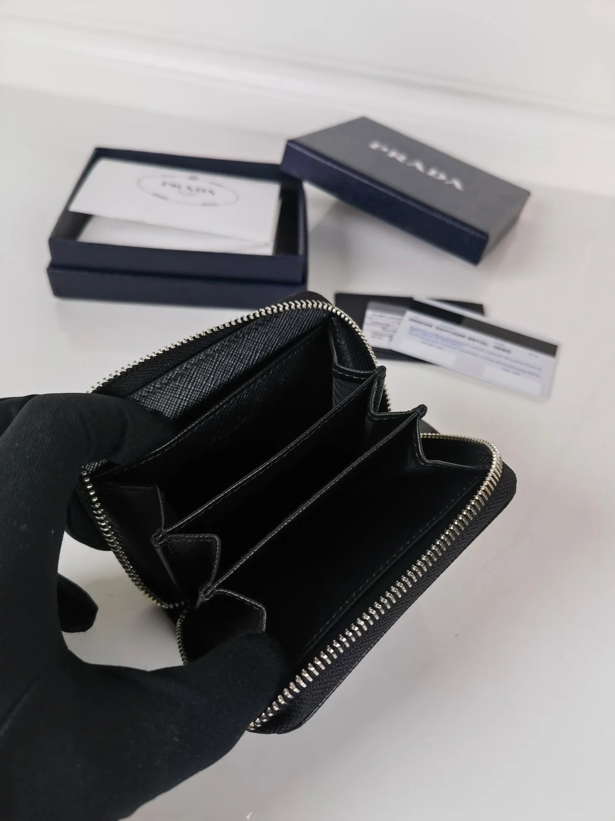 프라다 사피아노 실버 삼각로고 카드지갑