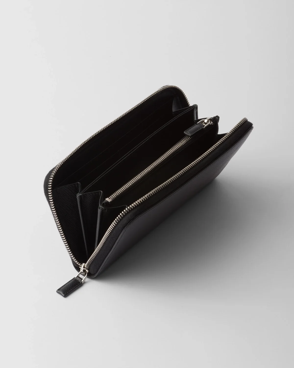 프라다 사피아노 실버 삼각로고 지퍼지갑