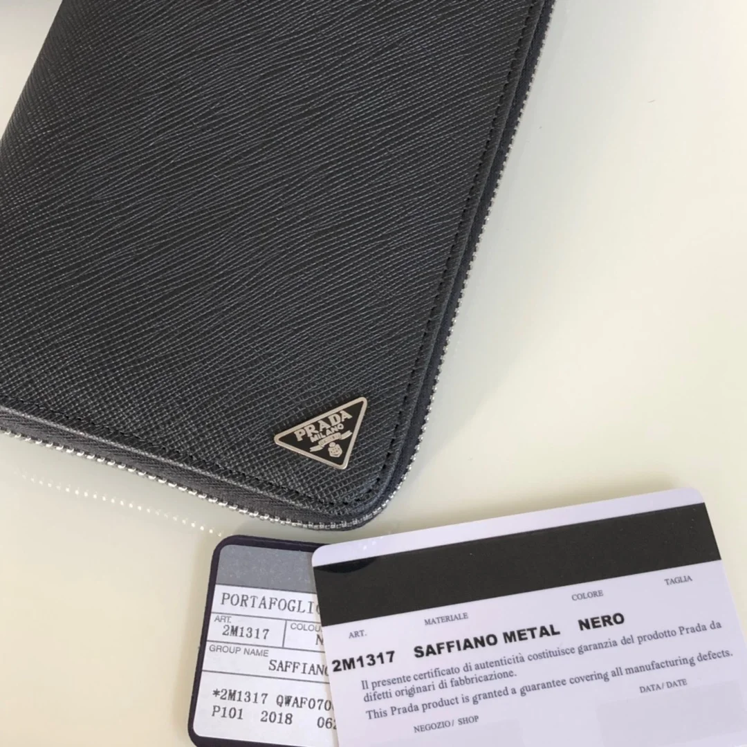 프라다 사피아노 실버 삼각로고 지퍼지갑