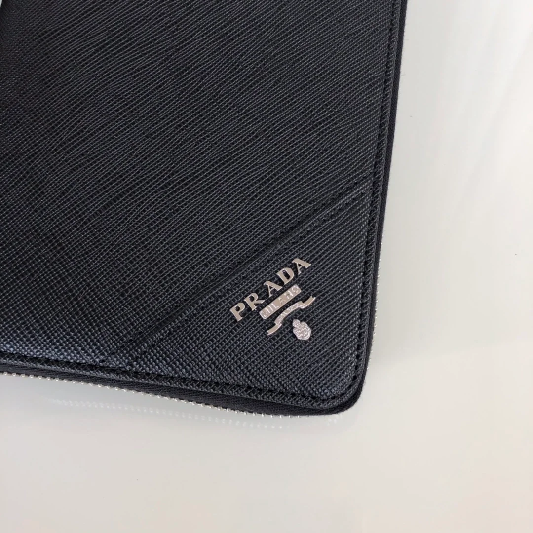 프라다 사피아노 실버 메탈로고 지퍼지갑