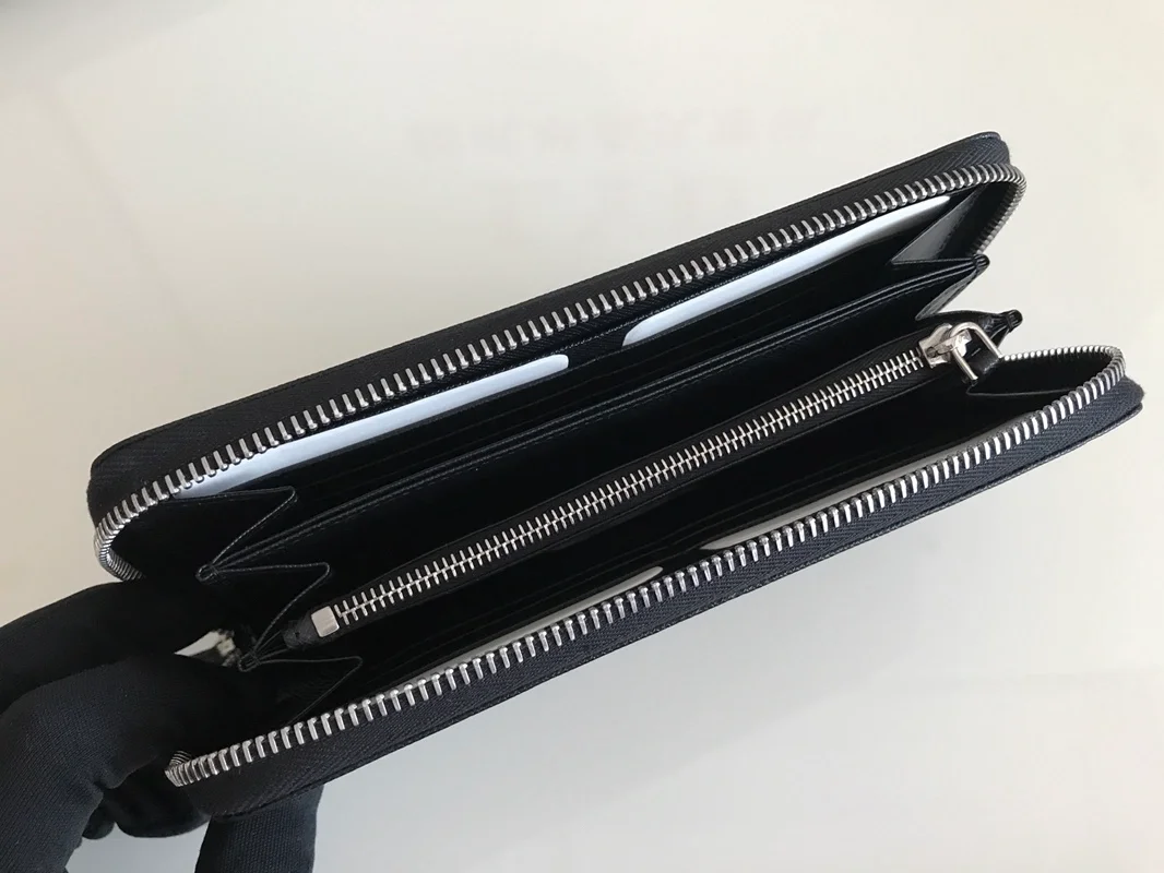 프라다 사피아노 실버 삼각로고 지퍼지갑