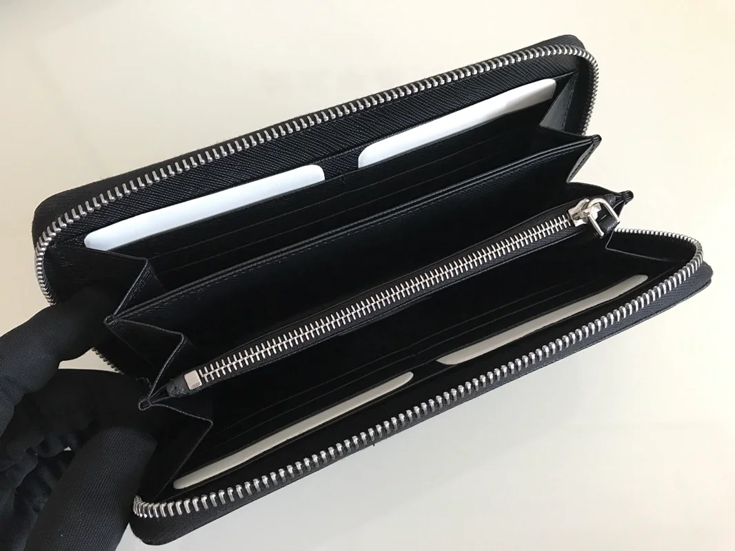 프라다 사피아노 실버 삼각로고 지퍼지갑