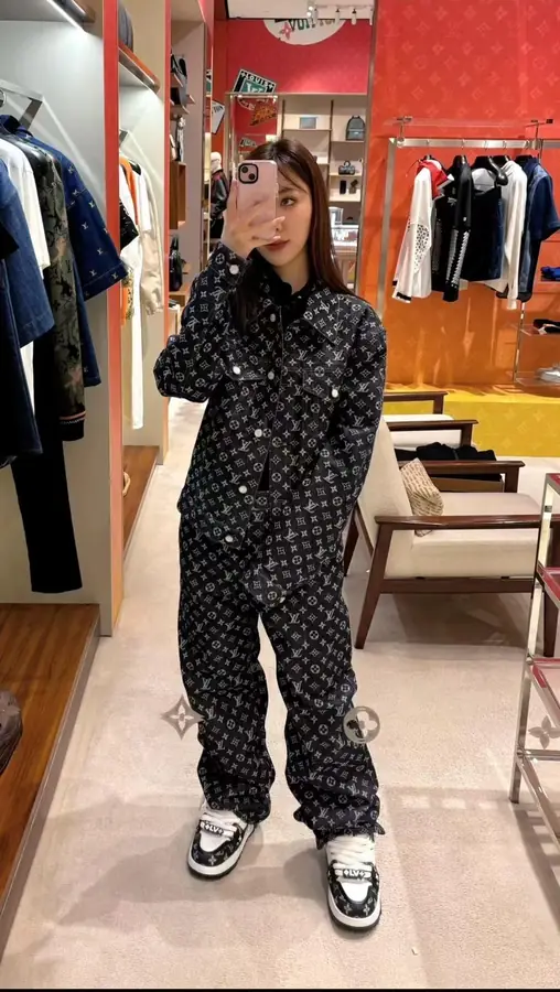 루이비통 모노그램 자카드 데님 스케이트 팬츠 1AFX32