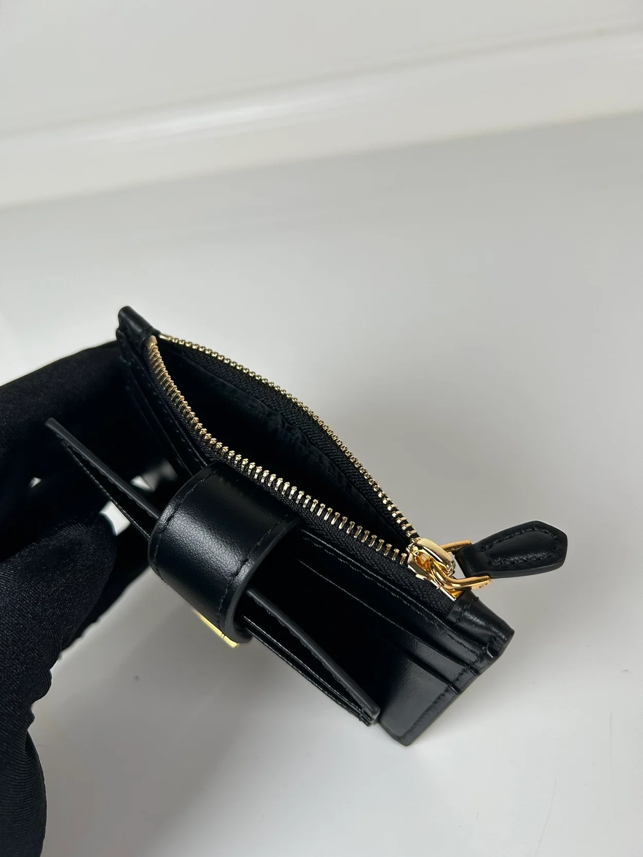 프라다 사피아노 레더 카드지갑