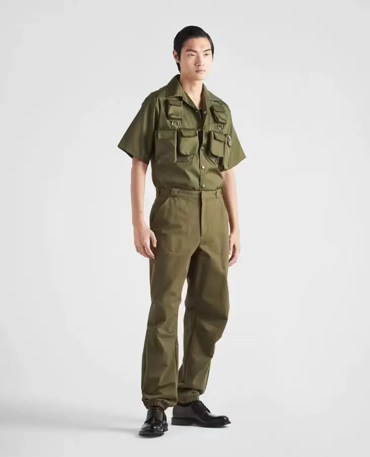 프라다 트라이앵글 장식 카고 셔츠 카키