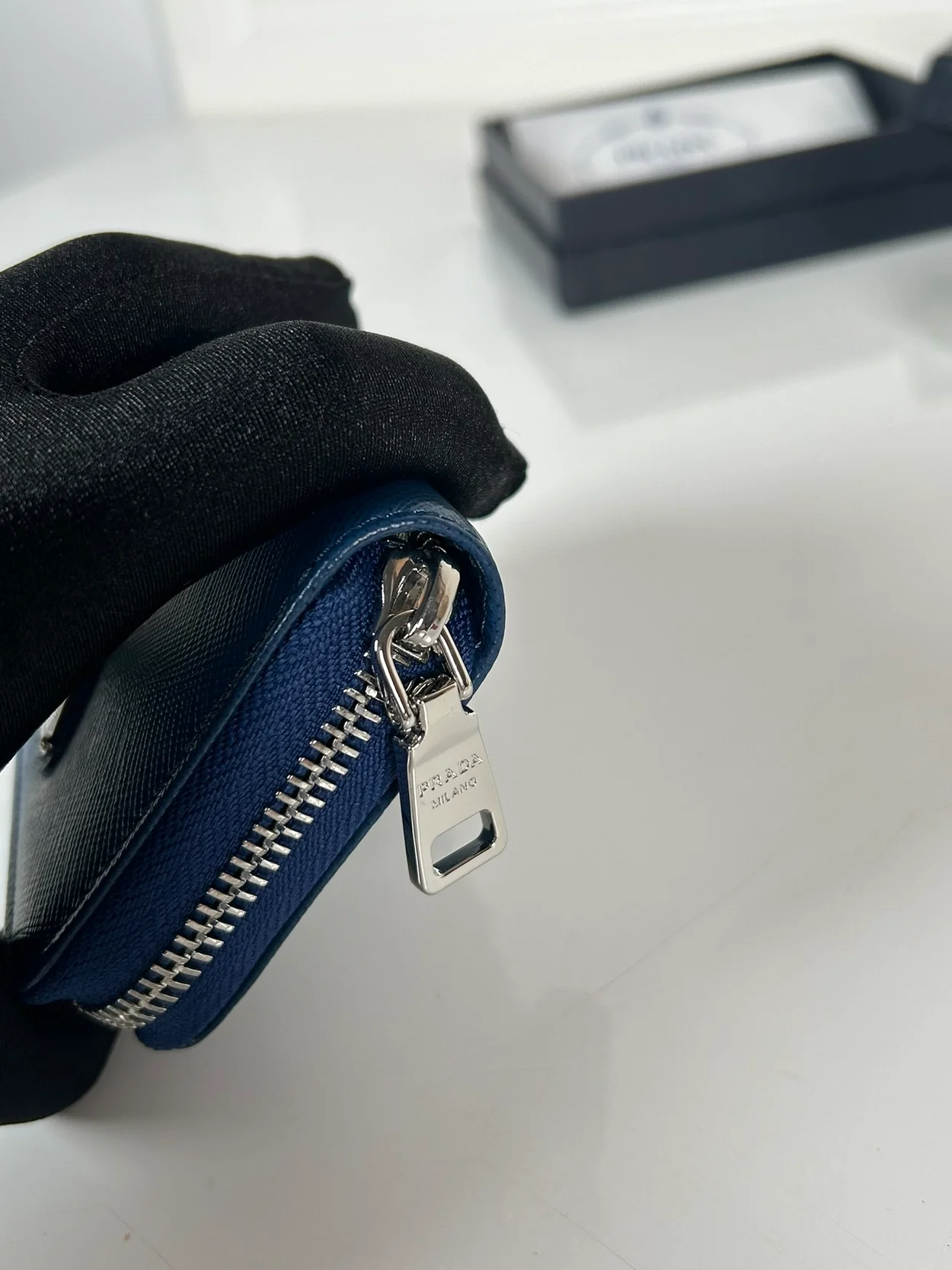 프라다 사피아노 동전 지갑 네이비