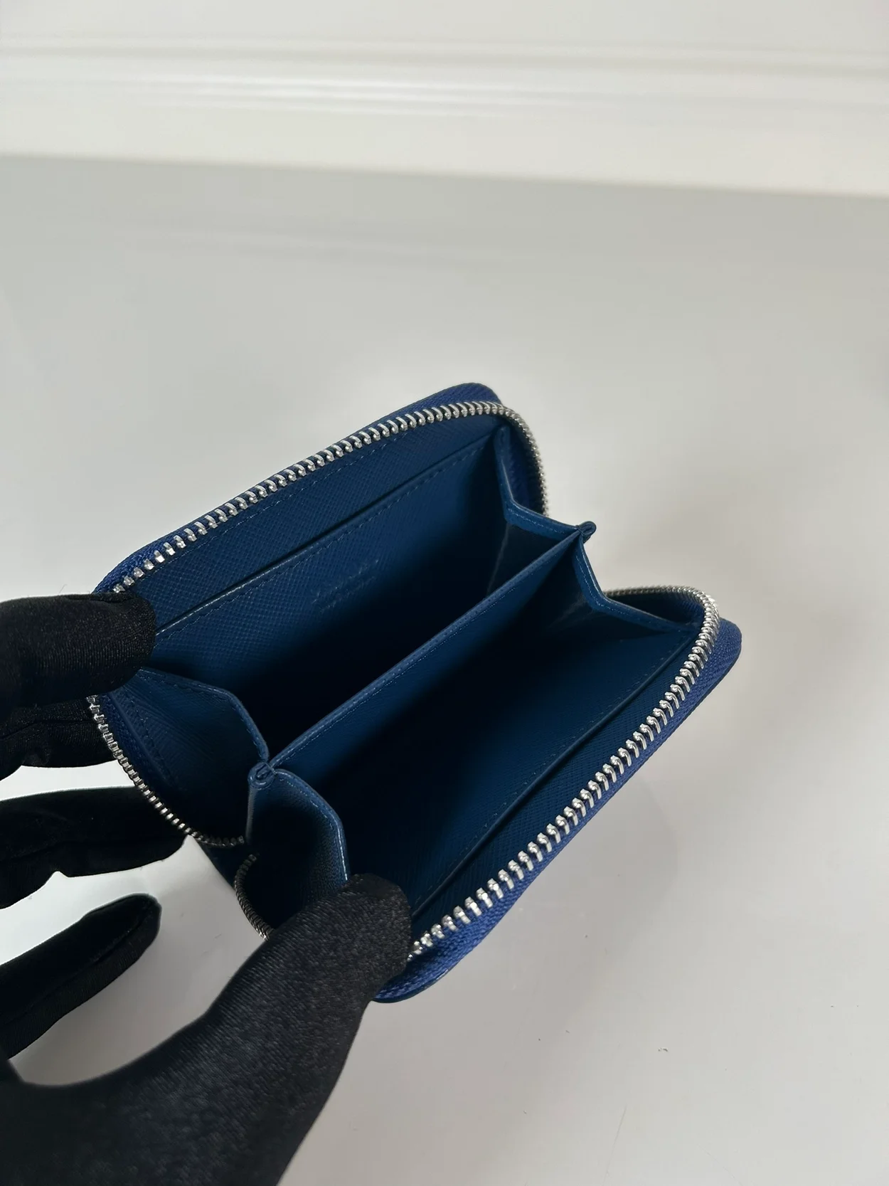 프라다 사피아노 동전 지갑 네이비