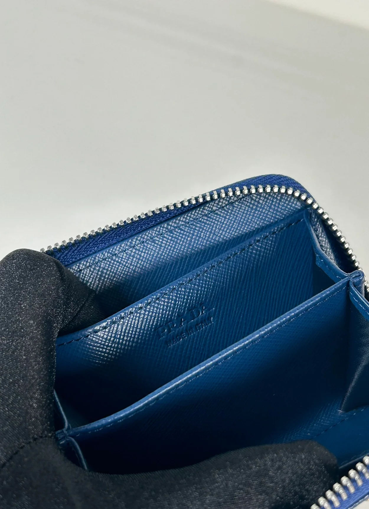 프라다 사피아노 동전 지갑 네이비