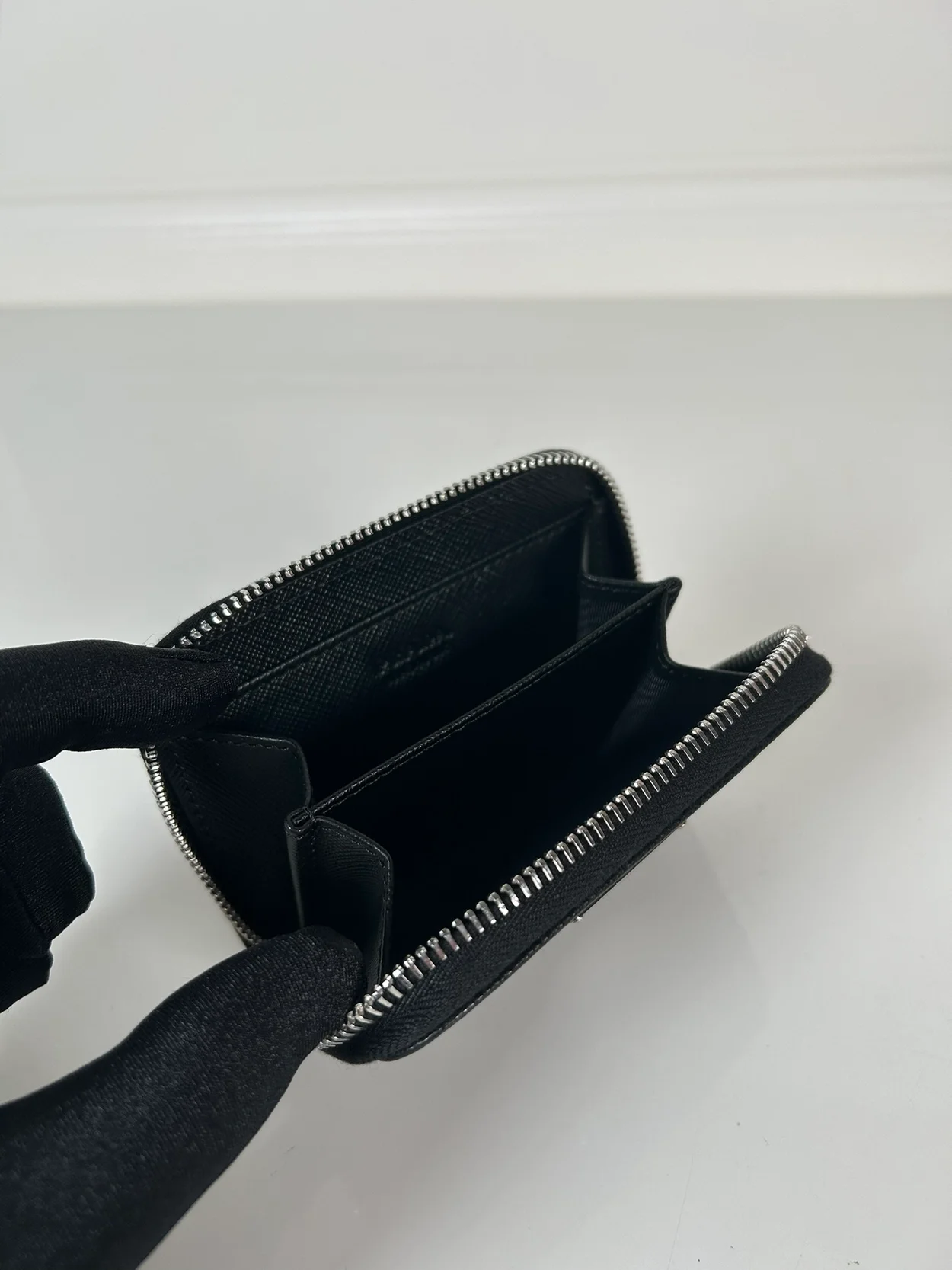 프라다 사피아노 동전 지갑 블랙