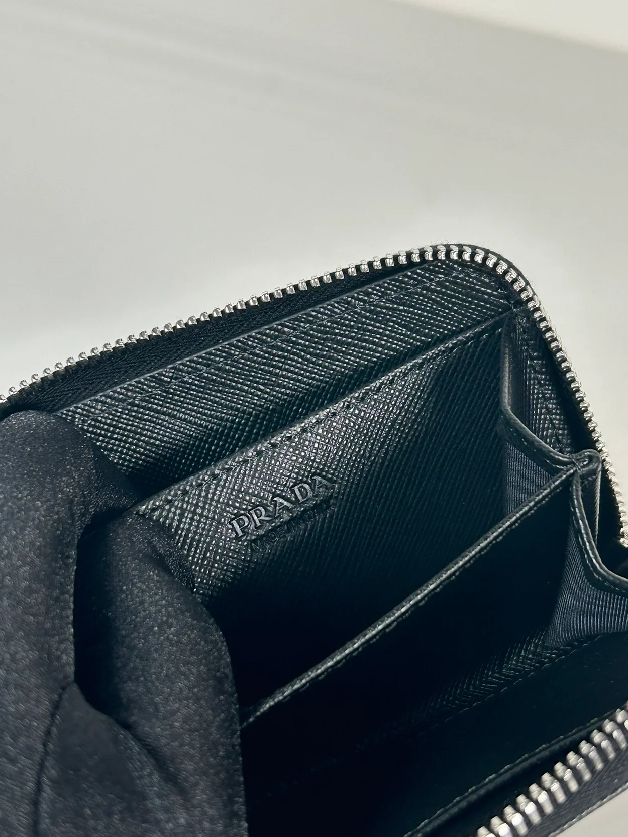 프라다 사피아노 동전 지갑 블랙