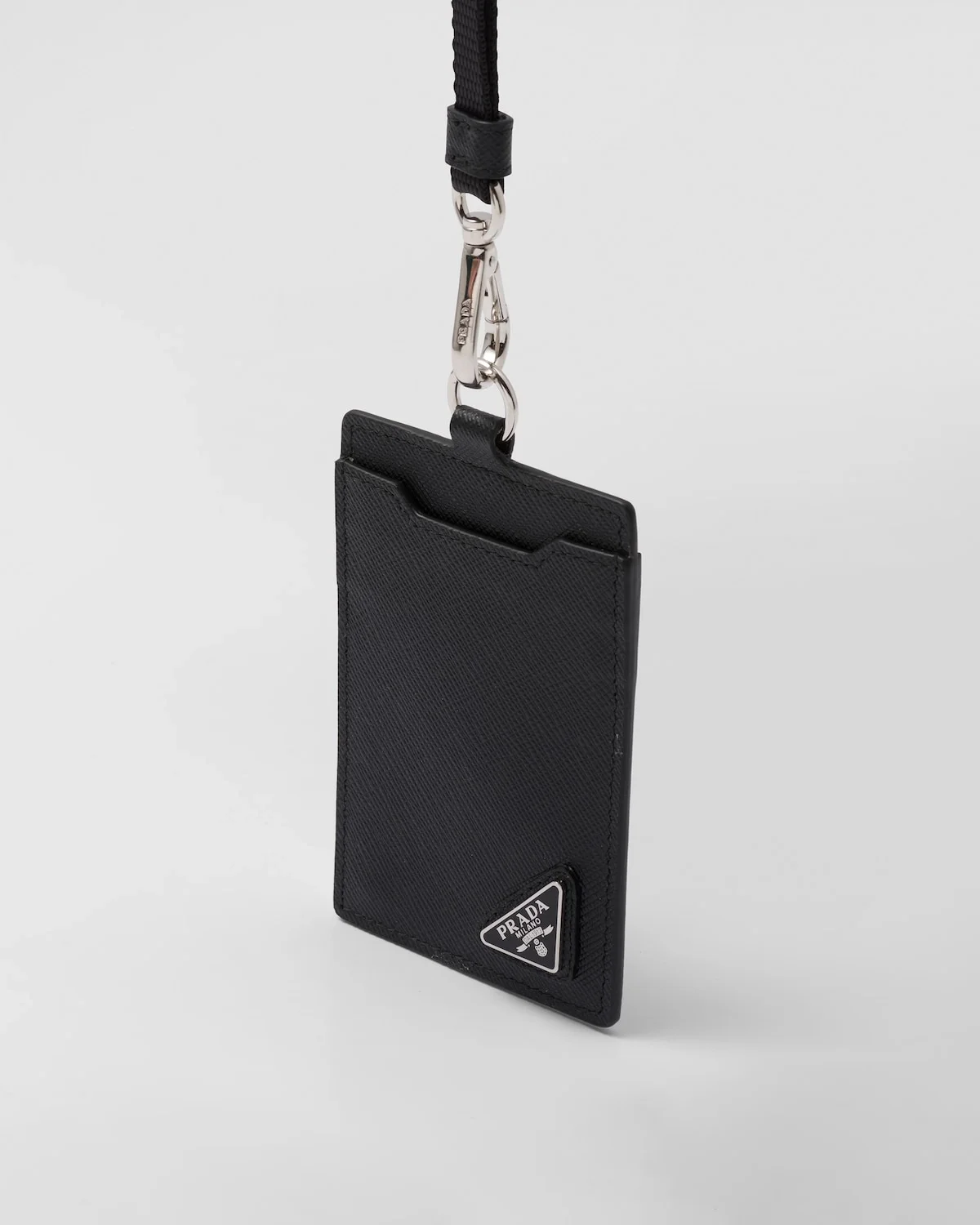 프라다 사피아노 실버 삼각로고 배지 홀더