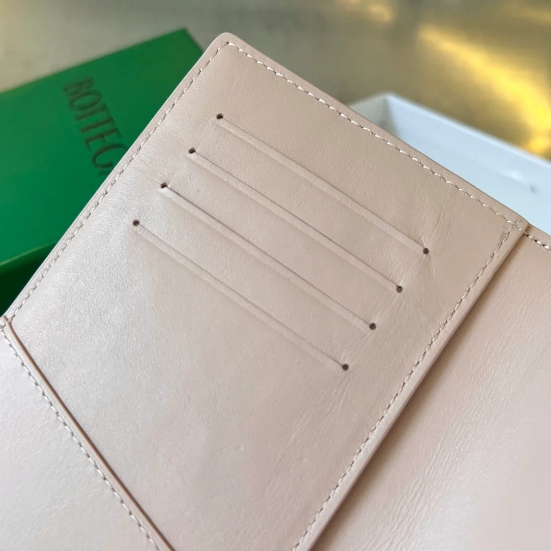 보테가 베네타 카세트 여권 케이스 (3color)