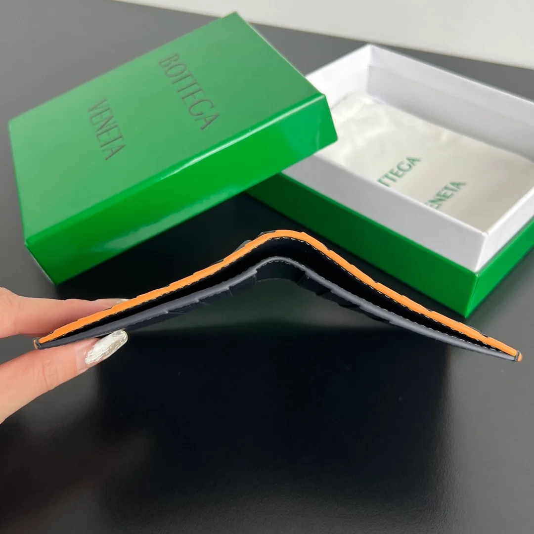 보테가 베네타 인트레치아토 슬림 폴더 지갑